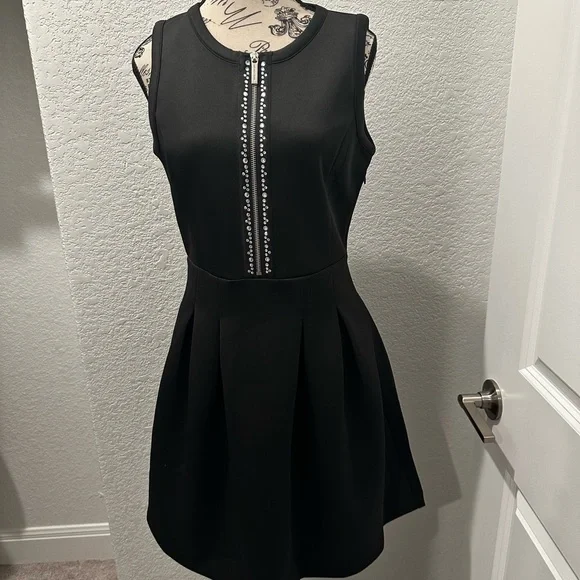 Michael Kors Sleeveless Black Dress NWT! Size medium - Picture 3 of 8